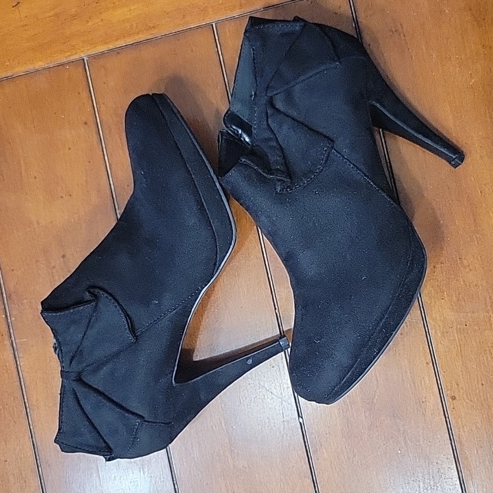 Heeled booties